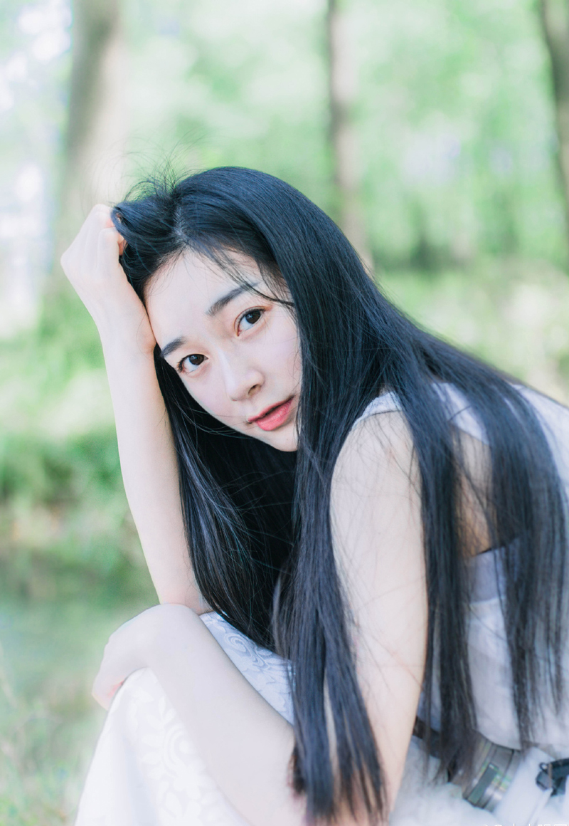 朋友之间很少谈论未来，但是未来他们往往还在一起；恋人之间总是在谈论未来，但往往没有未来。